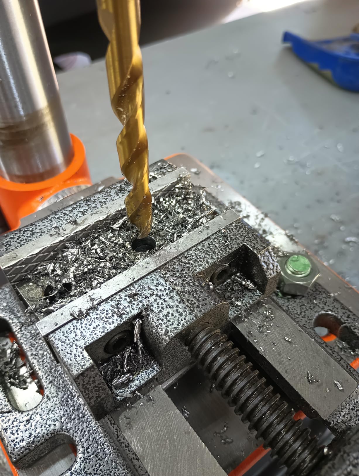 VEVOR 8 in Benchtop Drill Press, 2.5A Induction Motor, Tabletop Drilling Machine with 750/1140/1740/2340/3200 RPM Adjustable Speed, 0-45 Degree Tilting Worktable, LED Work Light, for Wood Metal customer photo 2