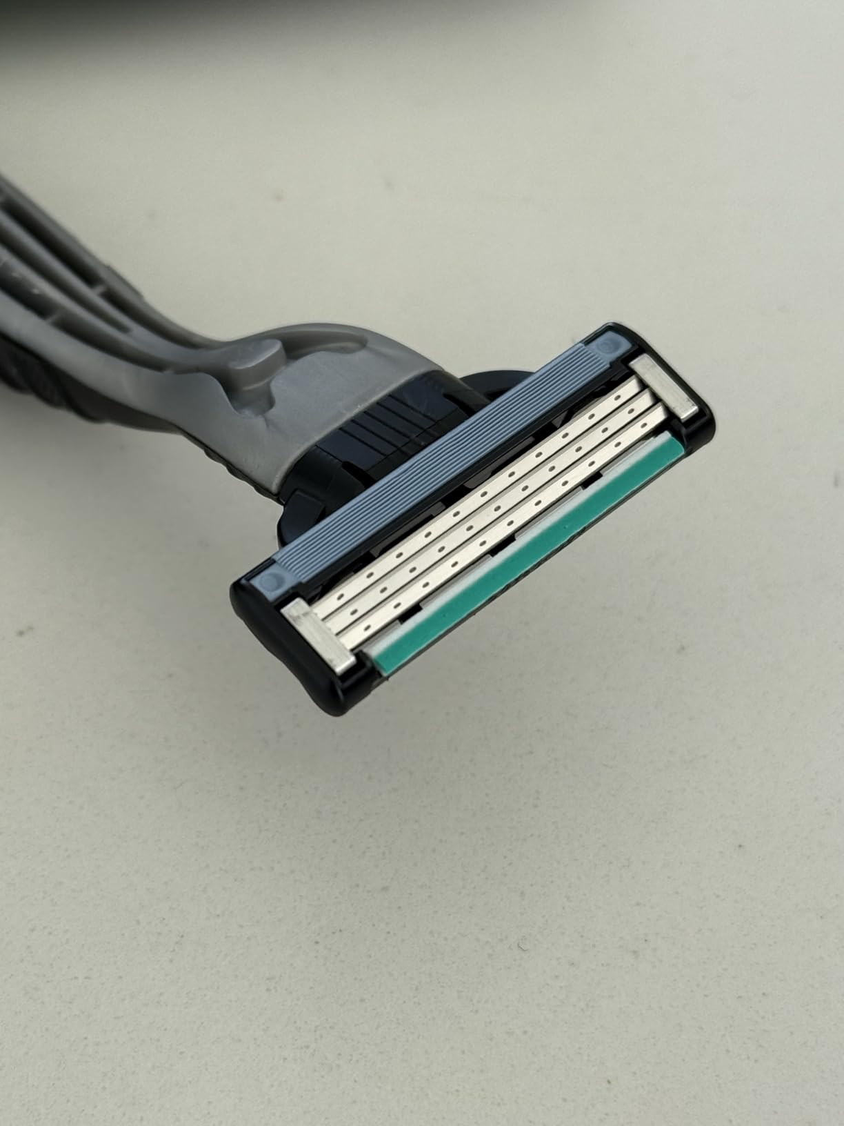 Gillette Mach3 Sensitive Razors for Men, Men's Disposable Razors, Pivoting Head for Close and Comfortable Shave, 10 Count customer photo 1