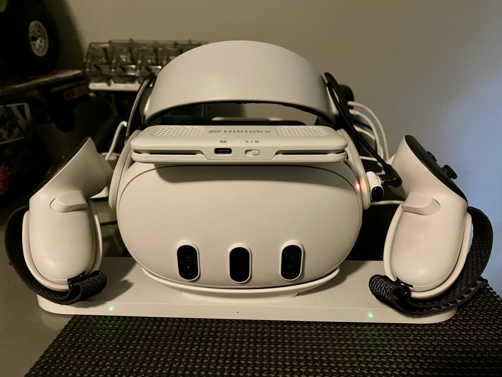 HiBloks Facial Interface with Cooling Fan for Meta Quest 3S Accessories, 2Pcs Face Cover Pad Compatible with Oculus Quest 3S Fan Cooler, Replacement Facial Interface Relieve Lens Fogging (2 Speeds) customer photo 1