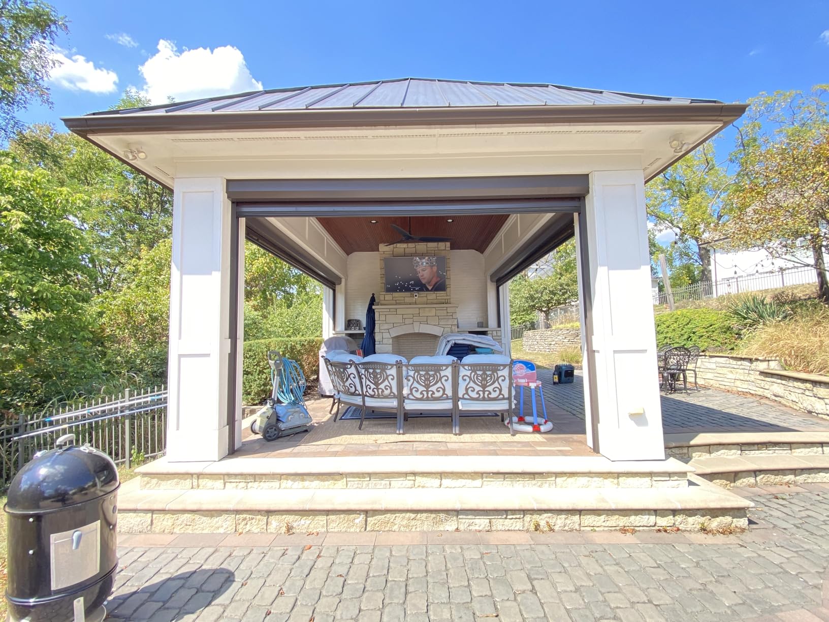 SYLVOX 43 Inch Outdoor Smart Television Weatherproof Google TV, 4K 700NIT High Brightness Temperature Resistant IP55 Waterproof TVs, Anti-Scratch, Suitable for Partial Sun (Patio Series) customer photo 5