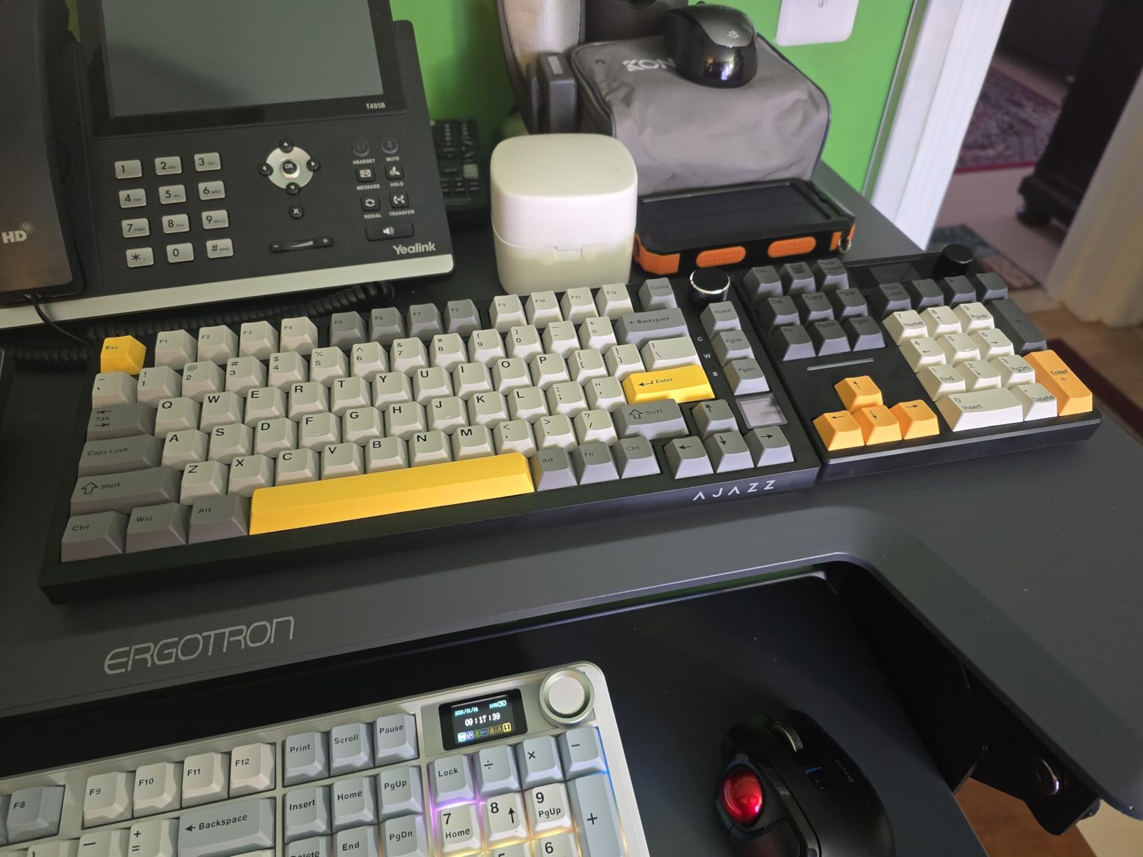 BOYI TD31Pro Gaming Keyboard,Mini Mechanical Numpad,BT5.0/2.4G/Type-C Wireless Numeric Keypad,RGB HotSwap Numpad with Screen&Knob,Gasket Macro Pad Number keypad for Win/Mac(Black Transparent) customer photo 1