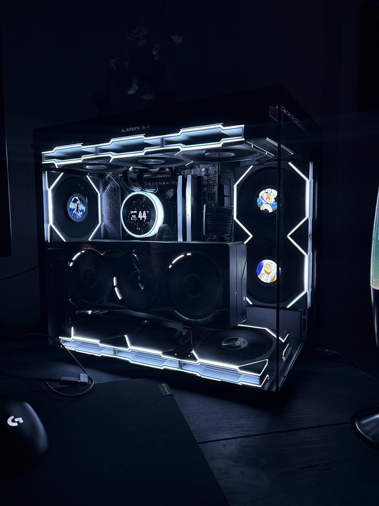 UNI Fan TL LCD Wireless 120-Triple Pack-2.4 GHz Wireless Signal ARGB Fan-Infinity Mirror-Daisy-Chain Design-Customizable Lighting Effects-Controller Included & Required - White (12TLLCD1W3W) customer photo 1