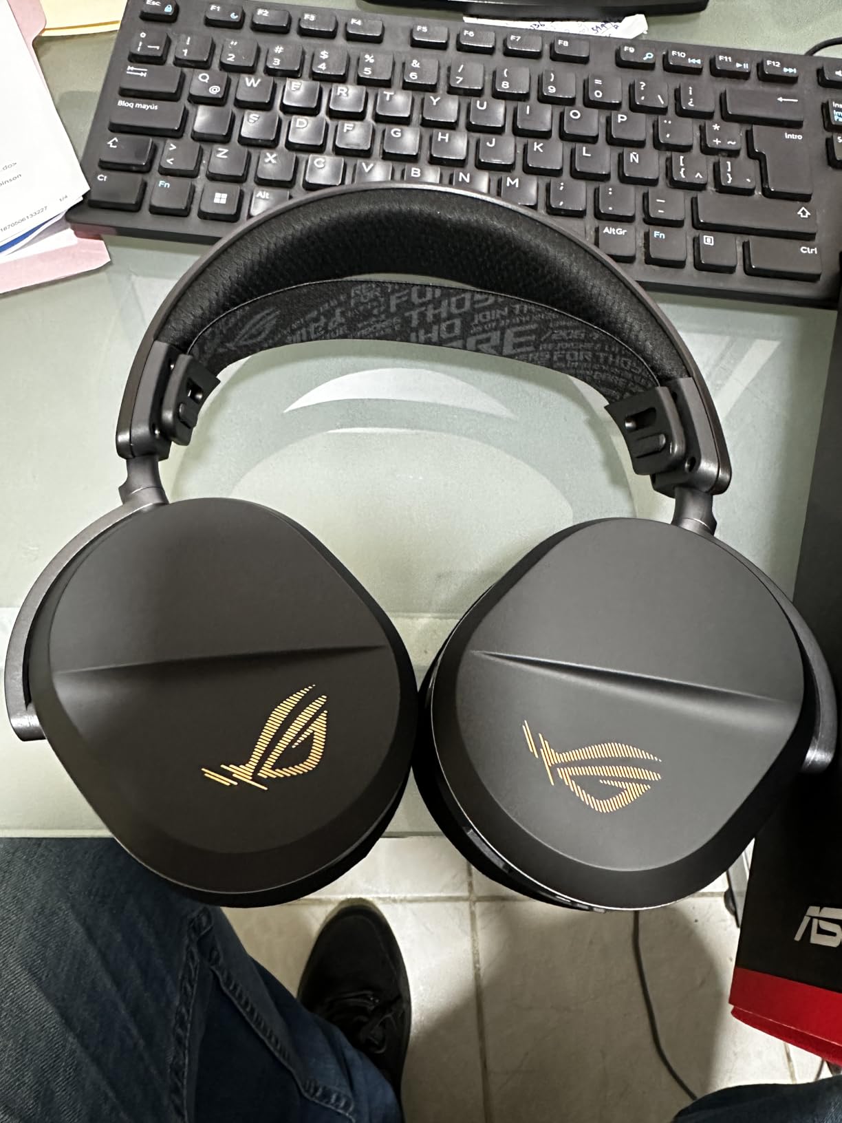 ROG Pelta Wireless Gaming Headset with Detachable Mic - Tri-Mode (BT, 2.4GHz, USB-C) 50mm Titanium-Plated Drivers, 70Hr Battery, Ergonomic, Lightweight, for PC, PS5, PS4, Switch, Mobile - Black customer photo 1