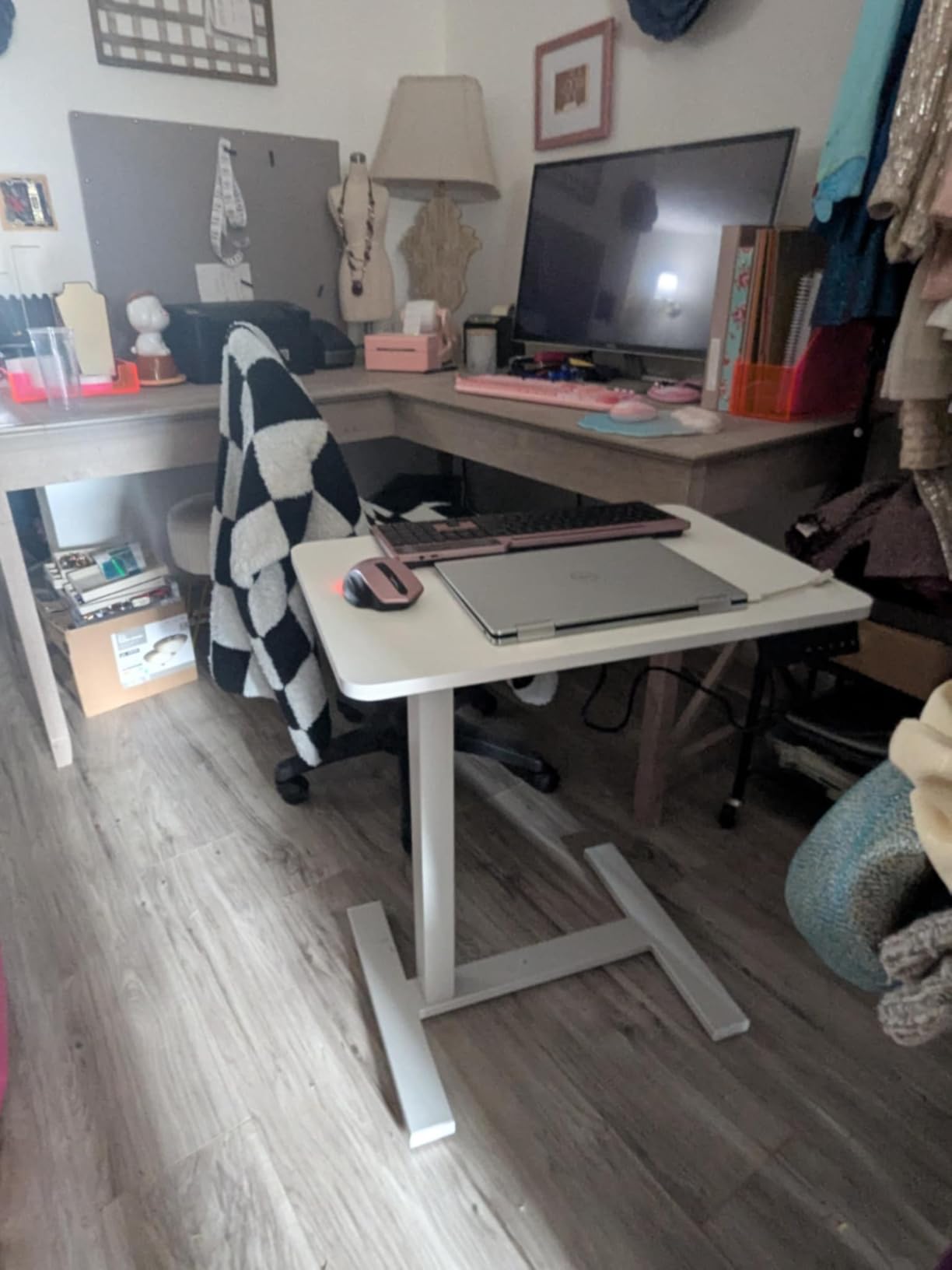 FiCiHi Electric Standing Desk with Wheels, Adjustable Height Mobile Sit-Stand Laptop Table, Portable Rolling Small Computer Workstation for Home Office and Bedside Use, 28 inch x 16 inch, Black customer photo 1