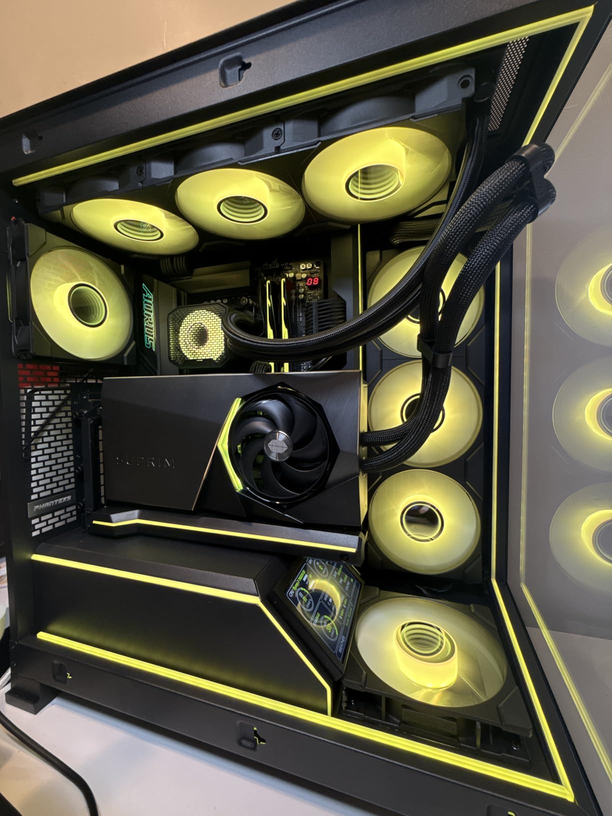 Phanteks M25-120 Gen2 Reversed Blade Triple Pack, 3X 120mm ARGB High Performance Cooling Fans, Daisy-Chain Unified Fan Frame, Infinity Mirror hub, Single Cable Connection, Black customer photo 1