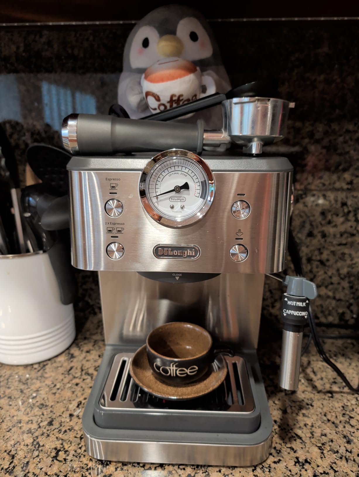 De'Longhi Classic Espresso Machine with Milk Frother, 15-Bar Pump & Temperature Control - Barista Coffee Maker Kit for Espresso, Latte, Cappuccino & Iced customer photo 2