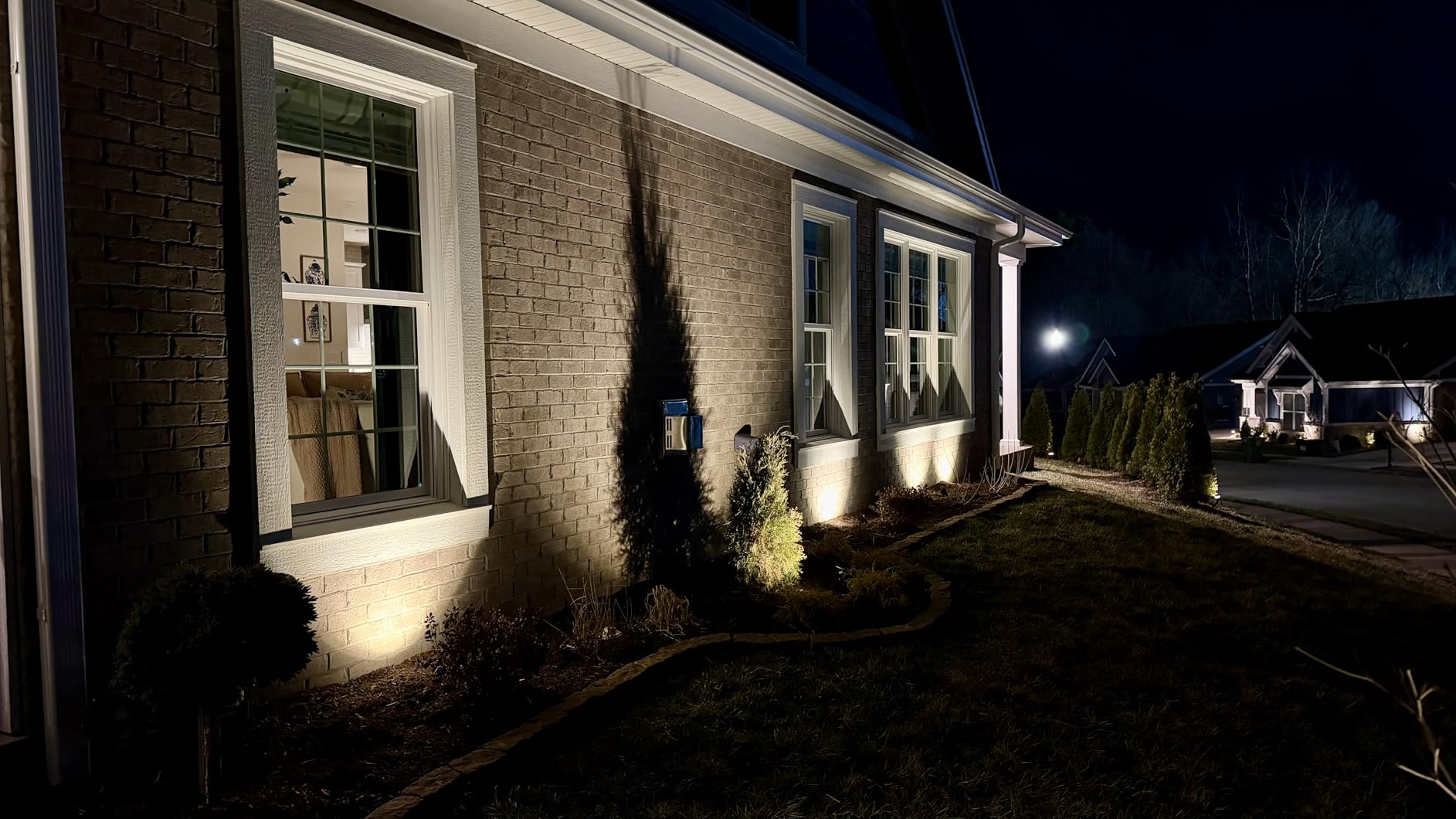 ZUCKEO All-in-One Low Voltage Landscape Lighting Kit, 5W LED Landscape Lights with Transformer, 120FT Wire and Connectors, Waterproof Outdoor Spotlight for Yard Garden House, 3000K 12V-24V, 12Pack customer photo 1