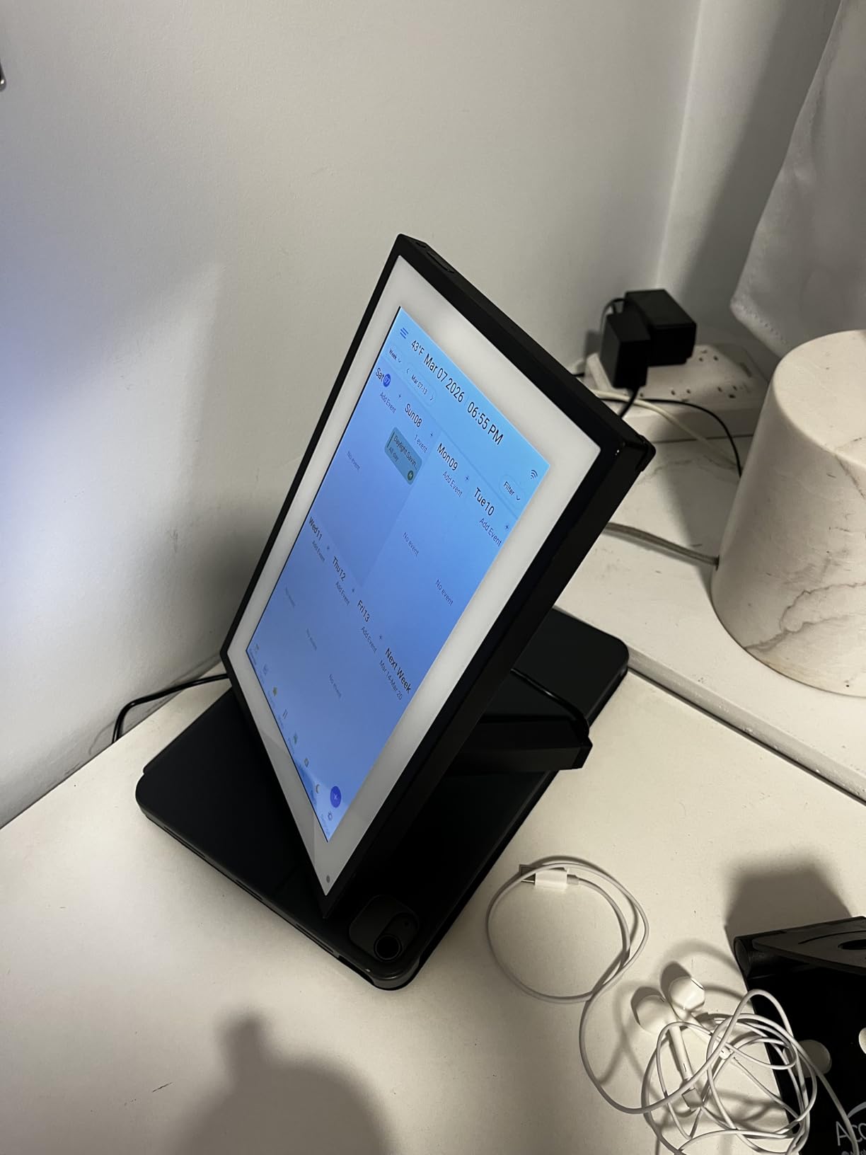 LOOFII 10.1 Inch Smart Digital Calendar - HD Touchscreen Family Planner & Calendar with Chore Chart & Meal Planner (Black White) customer photo 1