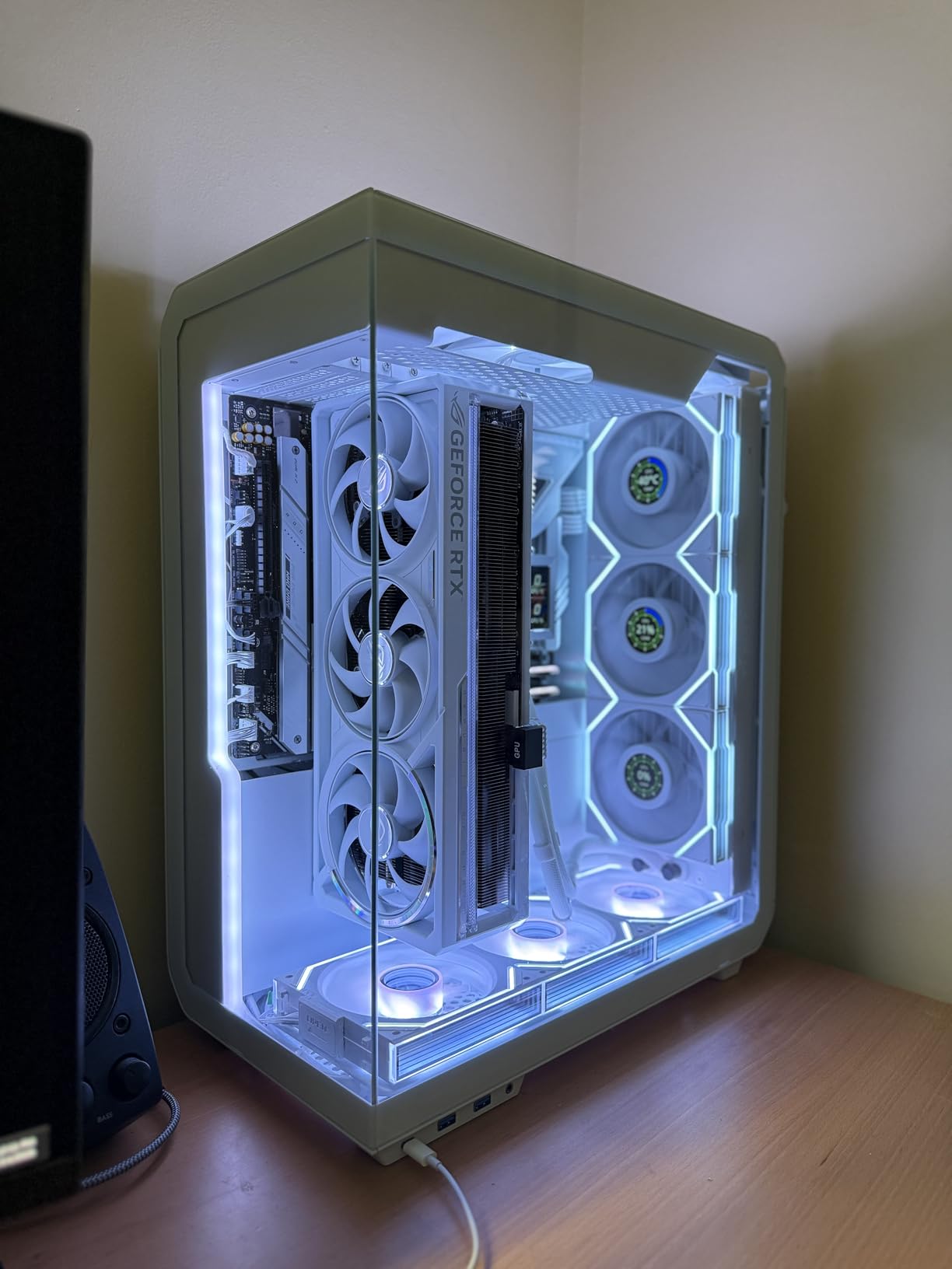 CableMod Universal Pro ModFlex Sleeved 12V-2x6 12VHPWR 90 Degree StealthSense Direct PCIe Cable (Variant A, White) customer photo 1