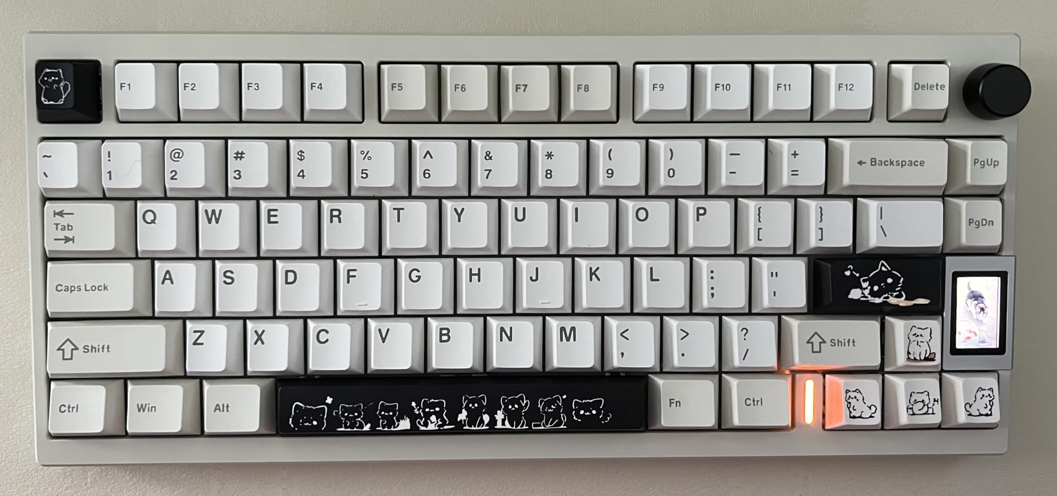 YUNZII AL80 Wireless Mechanical Keyboard,Full Aluminum CNC, Smart LCD Display,Hot Swappable Gasket Mount 75% Layout with Knob,BT/2.4G/USB-C,QMK/VIA Support for Win/Mac (Silver, Gateron Zero Switch) customer photo 1