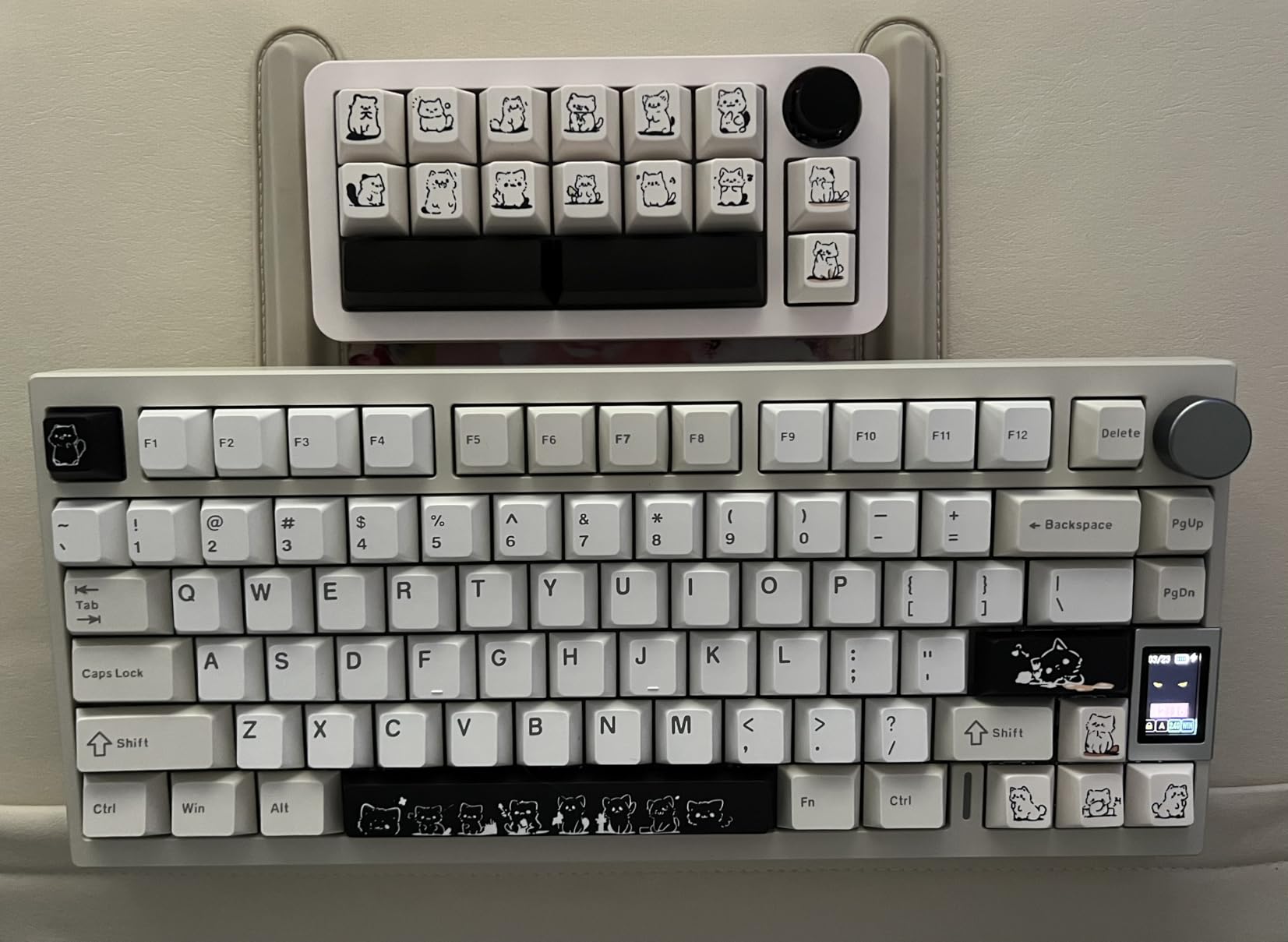 YUNZII AL80 Wireless Mechanical Keyboard,Full Aluminum CNC, Smart LCD Display,Hot Swappable Gasket Mount 75% Layout with Knob,BT/2.4G/USB-C,QMK/VIA Support for Win/Mac (Silver, Gateron Zero Switch) customer photo 2