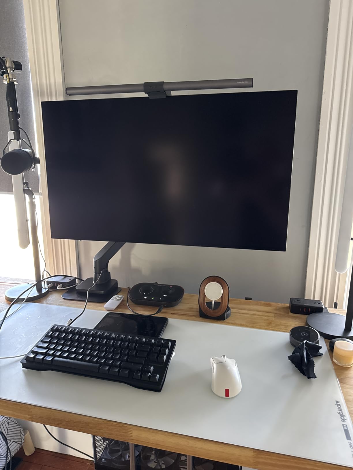 BenQ BSH01 Ergo Monitor Arm -Gas Spring Monitor Stand for Up to 45'' & 44lbs Screens, Heavy Duty, Quick Installation, No Sagging, Top Clamp and Grommet Base, Reinforcement Plate, VESA 75x75 &100x100mm customer photo 2