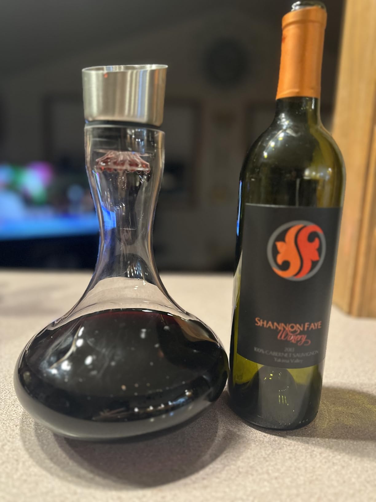 Hand Blown Wine Decanter with Aerator, 1300ml/44oz Red Wine Decanter, Crystal Wine Carafe with Stainless Steel Pour Lid and Filter customer photo 1