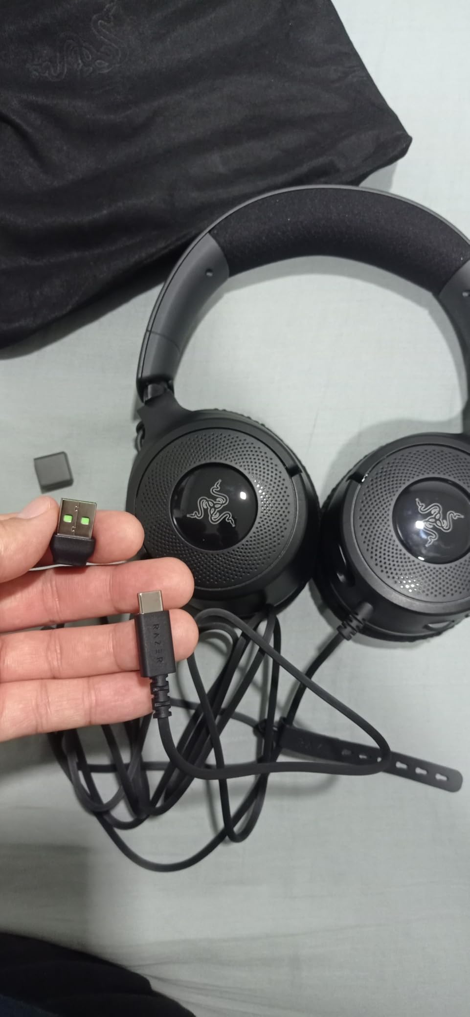 Razer Kraken V4 X Wired Gaming Headset: 40 mm Drivers - Cardioid Mic - Memory Foam Cushions - Chroma RGB Lighting - Minecraft Edition customer photo 1