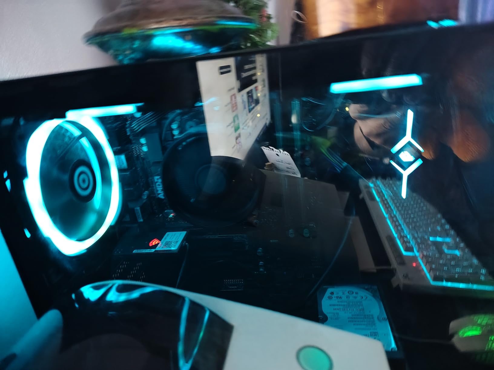 upHere PWM & 5V Addressable ARGB Magnetic Fan Hub -1 to 9-Port PC Case Splitter with Remote Control,SATA-Powered Cooling Hub for Custom RGB PC Builds,Black,P10PARGB BK customer photo 2