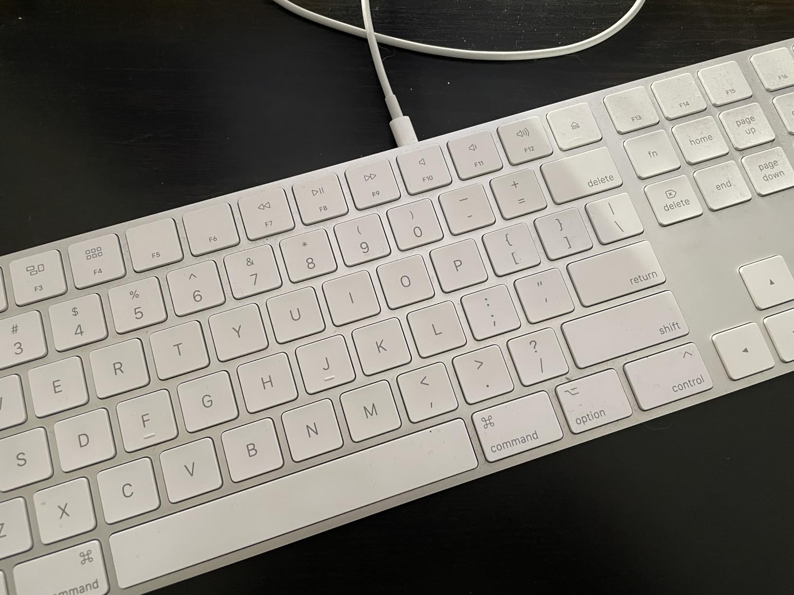 Apple Magic Keyboard with Numeric Keypad: Wireless, Bluetooth, Rechargeable. Works with Mac, iPad, or iPhone; US English - White customer photo 1