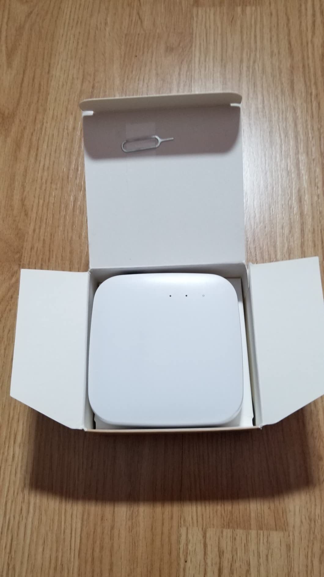 MOES Tuya ZigBee 3.0 Hub/Wired Gateway, WiFi Smart Home Bridge Remote Controller,Work with Tuya ZigBee Smart Device, White customer photo 2