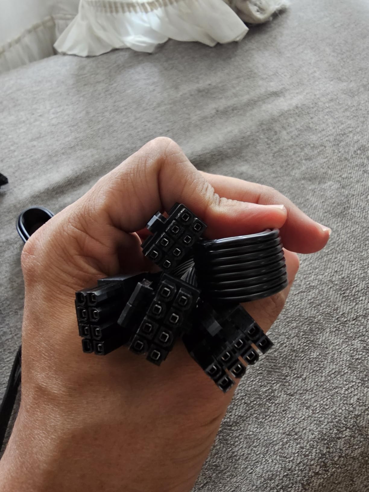 Corsair RM1200e (2023) Fully Modular Low-Noise ATX Power Supply with 12V-2x6 Cable - ATX 3.1 & PCIe 5.1 Compliant, Cybenetics Platinum Efficiency, 105°C-Rated Capacitors, Modern Standby Mode - Black customer photo 1