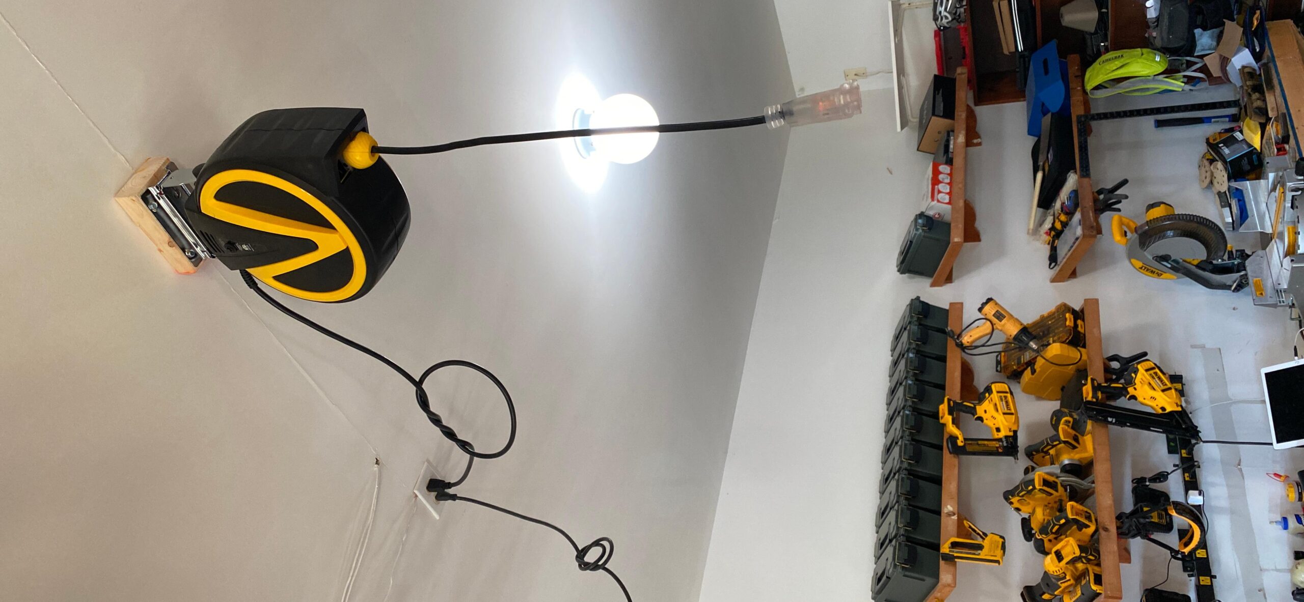 DEWENWILS Retractable Extension Cord Reel, 40FT 10AWG/3C SJTW Heavy Duty Power Cord, 4 Grounded Outlets, 20 Amp Circuit Breaker, 2500W, 180° Swivel Bracket for Ceiling/Wall Mount, ETL Listed customer photo 2