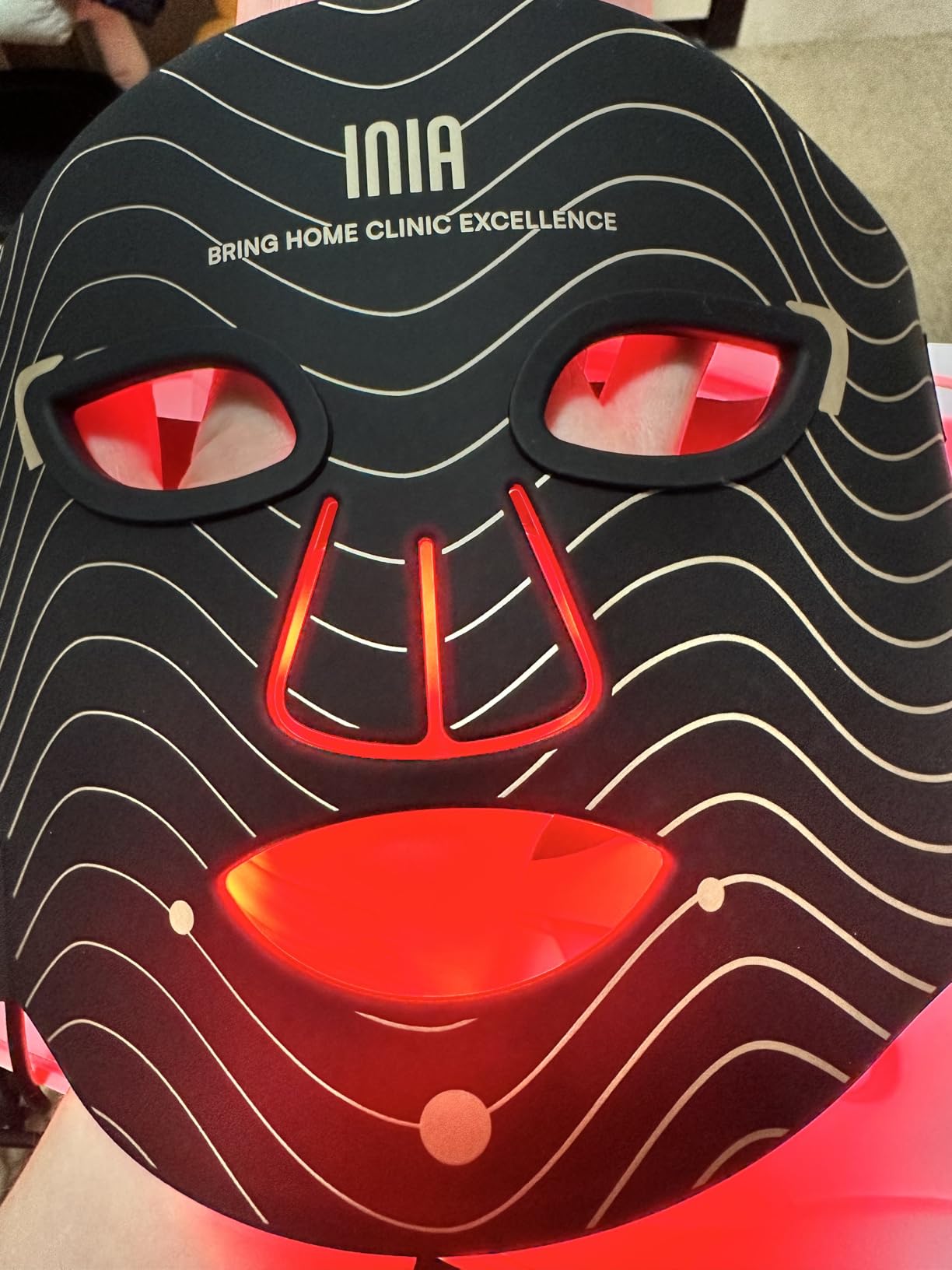 INIA Red Light Therapy Mask for Face - 4 Light Modes with 850nm NIR, Red & Blue LED Light Therapy, 2600mAh Rechargeable LED Face Mask for Radiant Glow at Home, Black customer photo 2