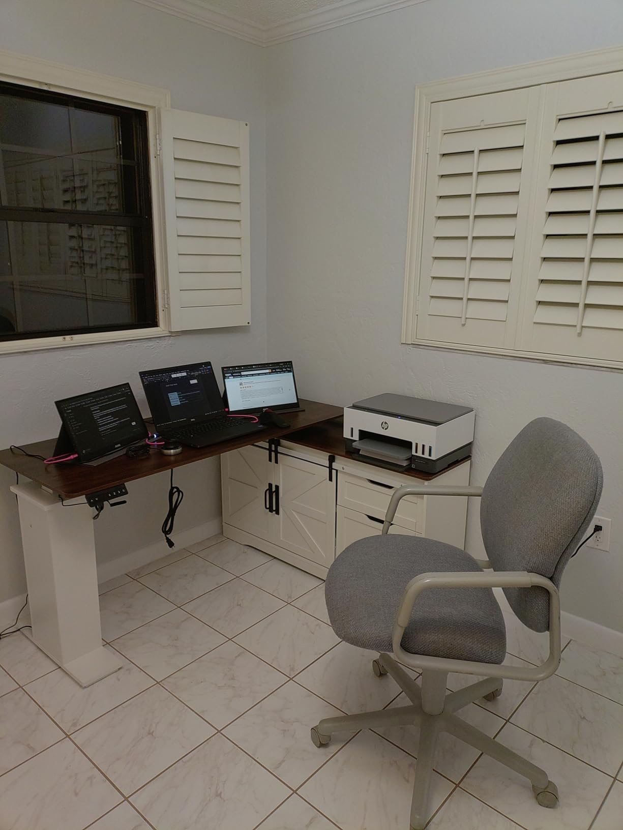 SEDETA Farmhouse L Shaped Standing Desk, 55 inch Height Adjustable Corner Desk with Storage Drawers, Standing Computer Desks with Power Outlets for Home Office, Black customer photo 1