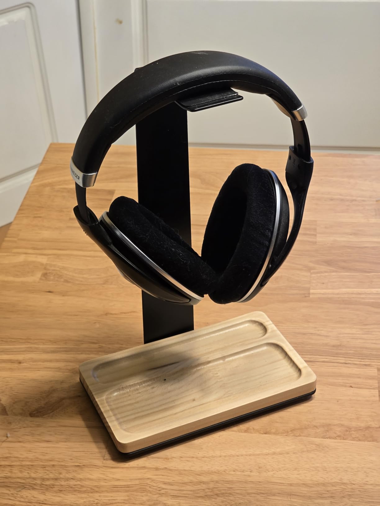 Wooden Headphone Stand with Storage Tray - Rubberwood & Metal Headset Holder with Anti-Slip Base, Scandinavian Desk Headphone Stand for Organizing Headphones, Phone, Keys & Accessories customer photo 1