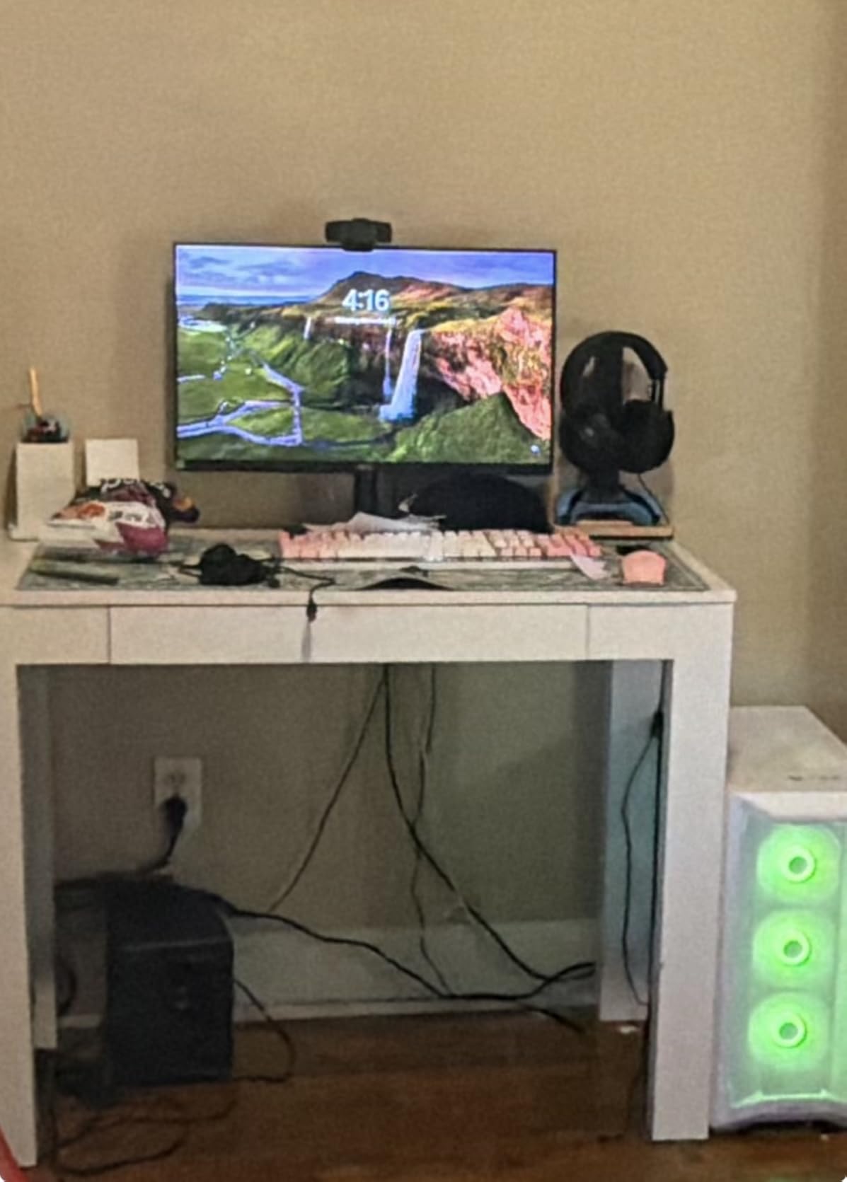 Wooden Headphone Stand with Storage Tray - Rubberwood & Metal Headset Holder with Anti-Slip Base, Scandinavian Desk Headphone Stand for Organizing Headphones, Phone, Keys & Accessories customer photo 2