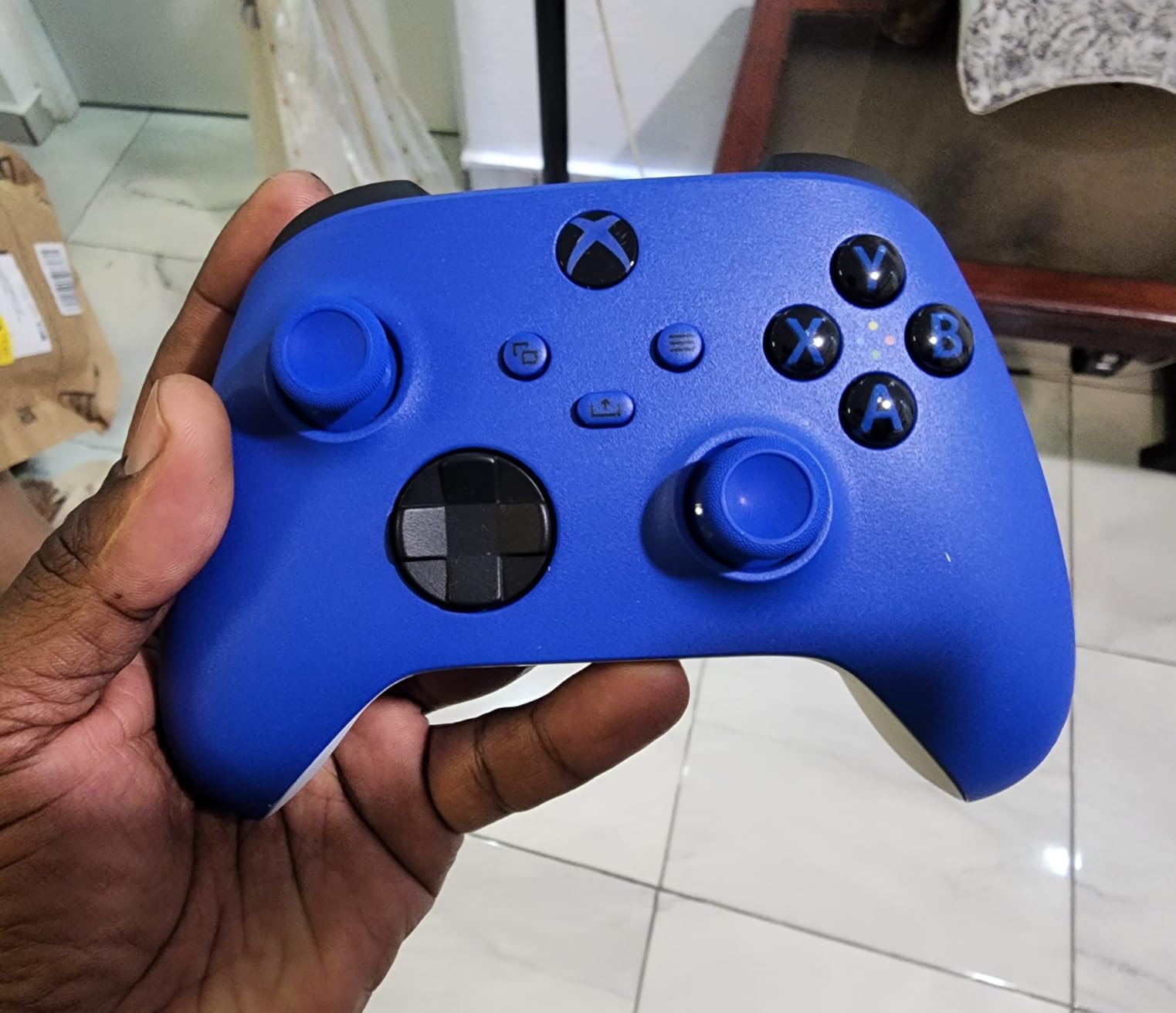 XBOX Wireless Gaming Controller | Carbon Black | Consoles, PCs, TVs, mobile, and more | Textured Grip | Wireless, Bluetooth, USB-C Connectivity customer photo 2