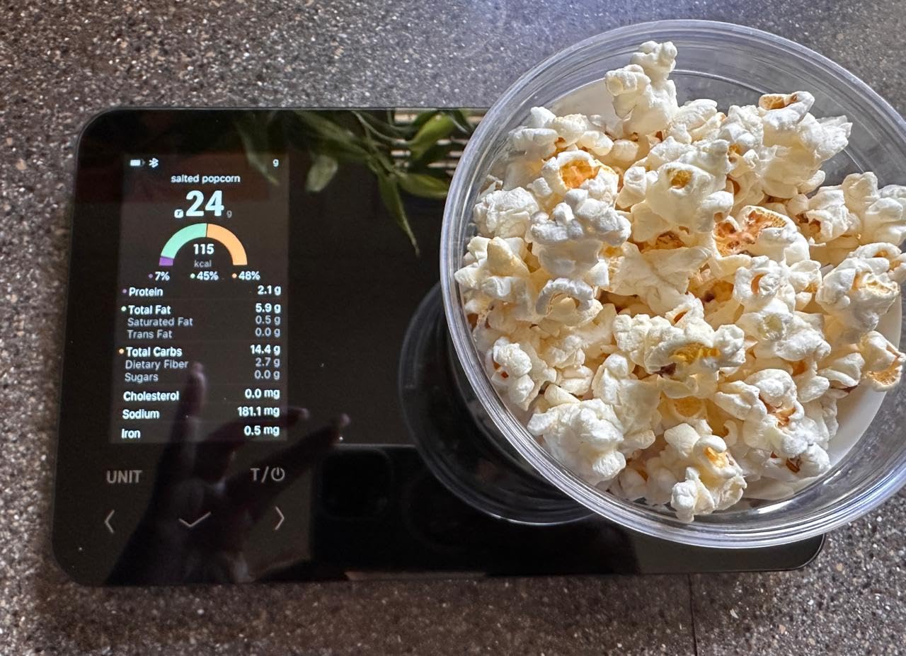 Cosori Smart Food Kitchen Scale with Nutritional Calculator, Free App for AI Scan, Calorie & Macro Tracking, Food Preload, On-Screen Nutrient Info, Personal Goals, Rechargeable, 11 lb / 5 kg customer photo 1