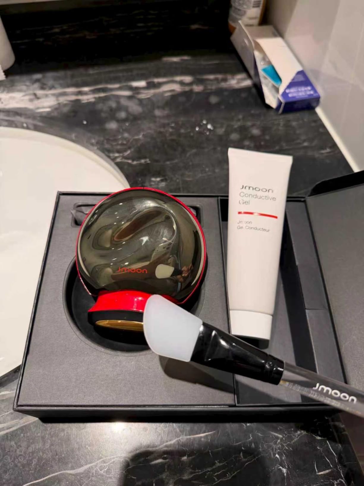 JMOON by Ulike Microcurrent Facial Device, Red Light Therapy for Face, Medical-Grade Anti-Aging Machine, 4 Modes & 5 Energy Levels for Face Lift, Better for Smile Lines, Eyes, Forehead, (Brush Set) customer photo 1