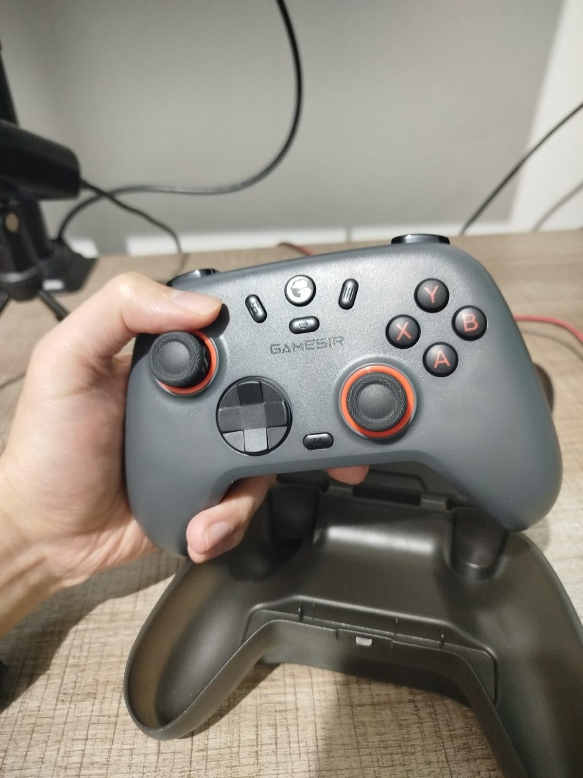 GameSir Nova Lite 2 Wireless PC Controller with Hall Effect Joysticks & Triggers, 2.4G & Wired 1000Hz Polling Rate, Remappable Buttons - Compatible with PC/Switch/Steam/Android customer photo 1