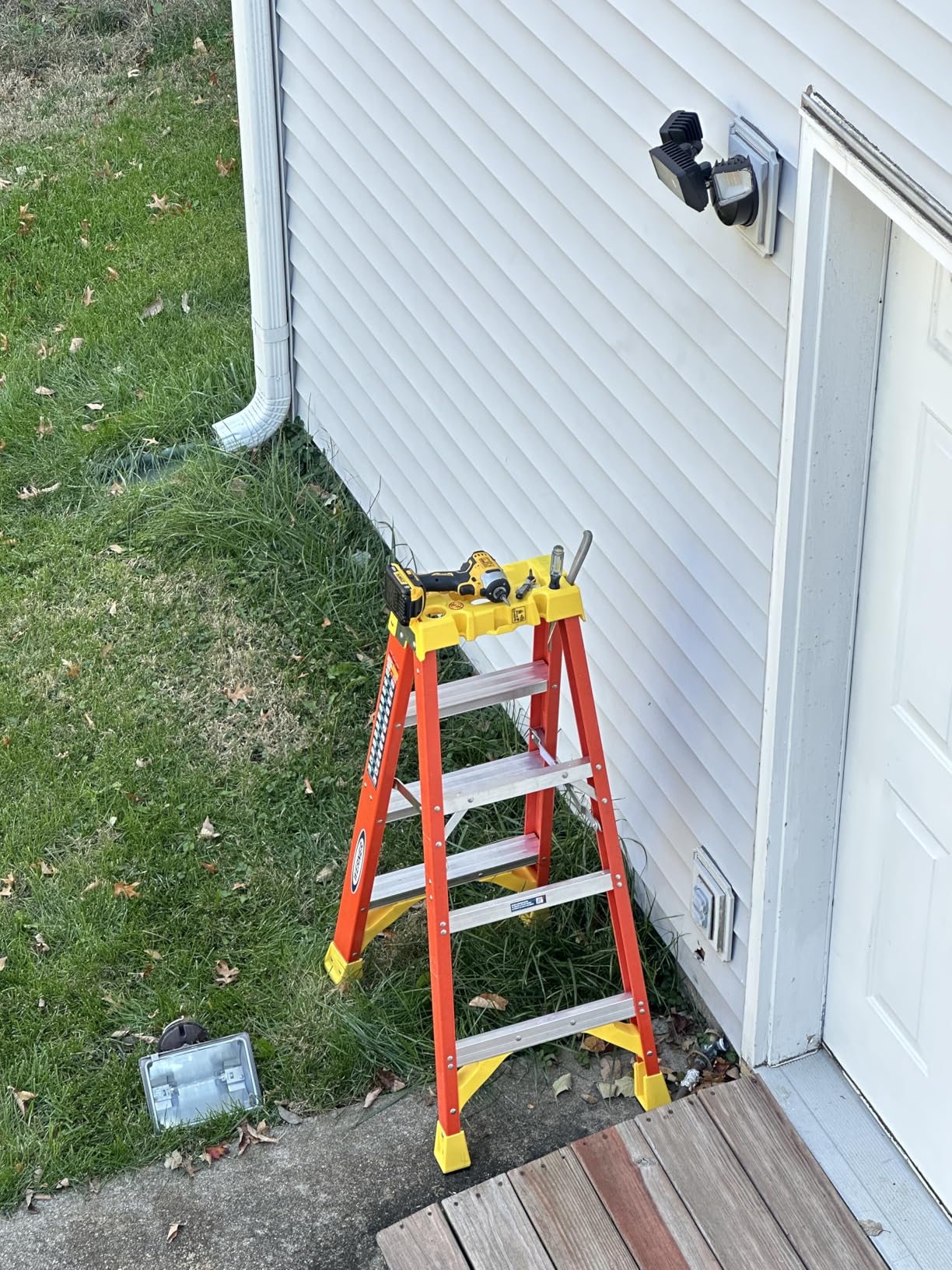 Onforu 65W Smart LED Flood Lights Outdoor, 6500LM Brightness Adjustable, APP Control Tunable 2700K-6500K, WiFi Alexa Security Lights with Timer & 4 Lighting Head, Exterior Floodlight for Yard Garage customer photo 1