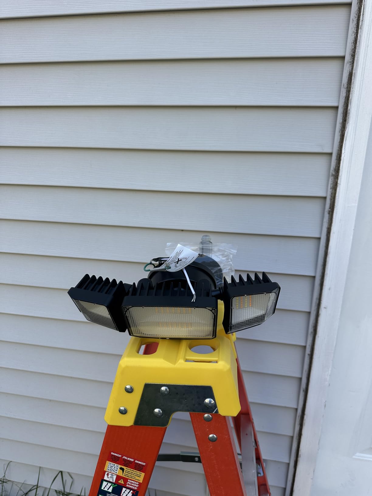 Onforu 65W Smart LED Flood Lights Outdoor, 6500LM Brightness Adjustable, APP Control Tunable 2700K-6500K, WiFi Alexa Security Lights with Timer & 4 Lighting Head, Exterior Floodlight for Yard Garage customer photo 2