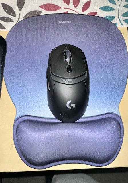 TECKNET Gel Mouse Pad with Wrist Rest, Ergonomic Office Mousepad with Wrist Support - Non-Slip & Smooth Surface Comfortable Desk Accessories Mat for Office, Gaming and Study - Gradient customer photo 1