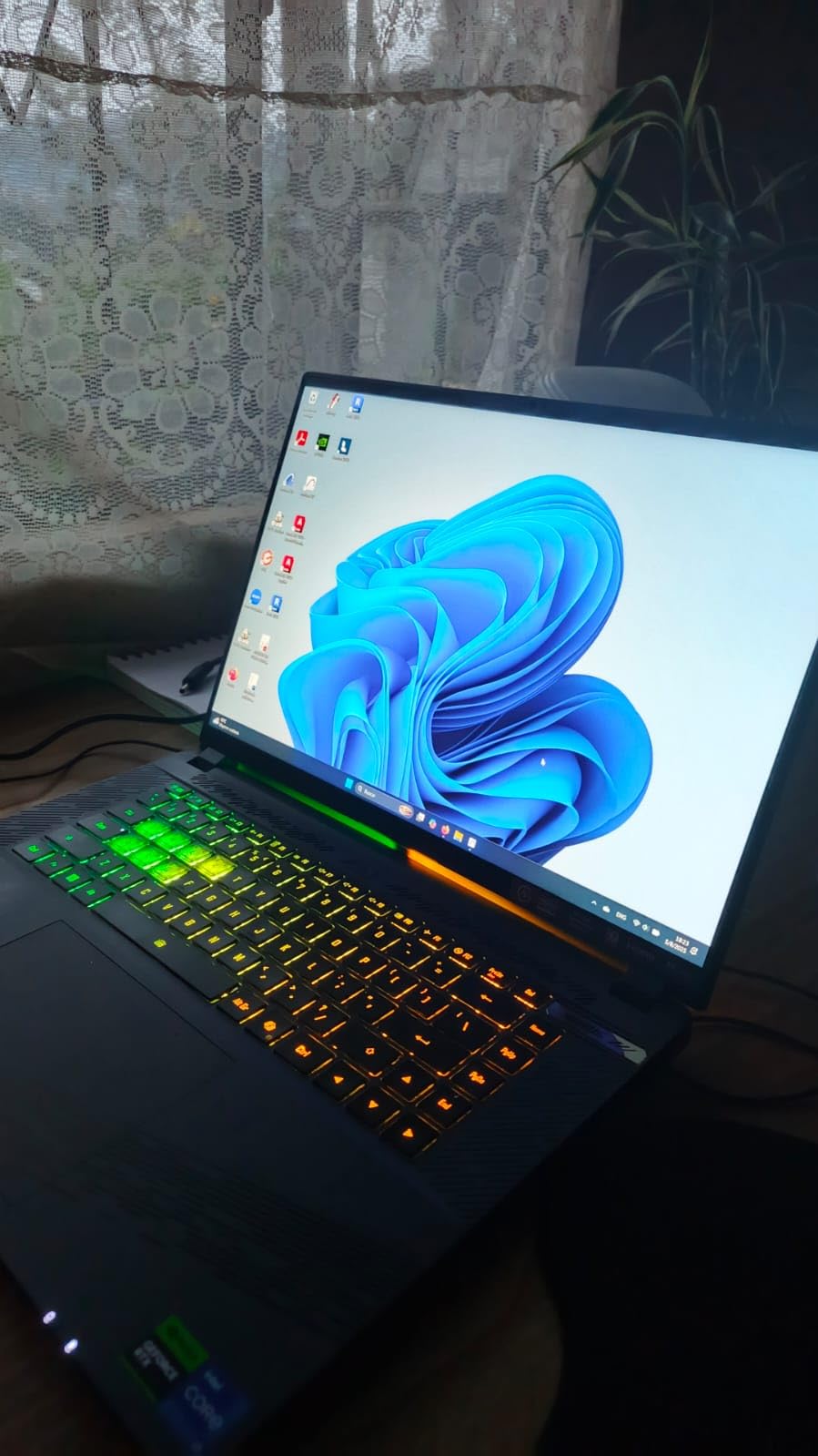 AORUS Elite 16 Gaming Laptop - 165Hz 2560x1600 WQXGA - NVIDIA GeForce RTX 5070 - Intel Core Ultra 9 275HX - 1TB SSD with 32GB DDR5 RAM - Windows 11 Home AD (AORUS Elite 16 BWHC3USC64SH) customer photo 1