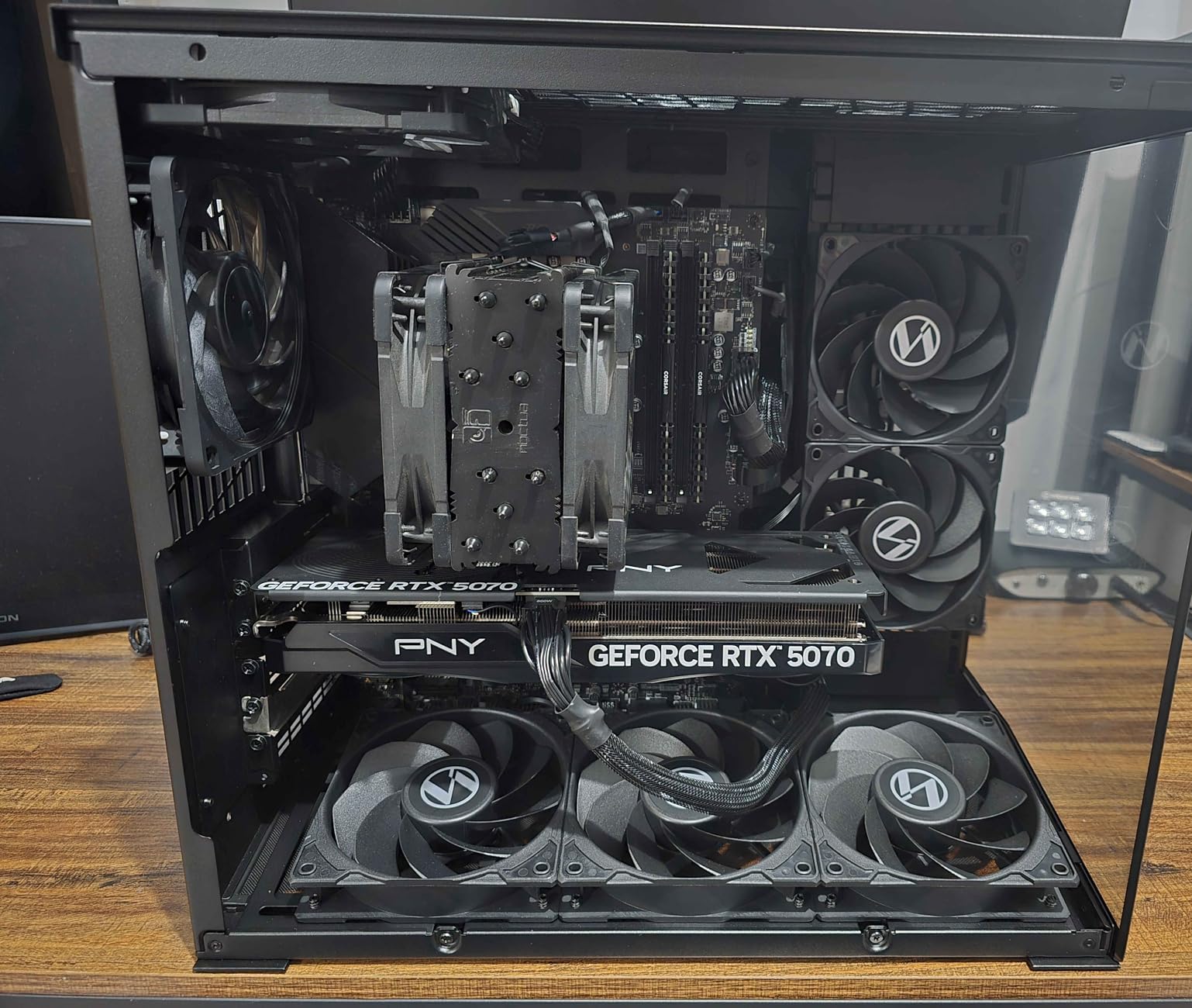 Lian Li O11D MINI V2 | Compact ATX Mid-Tower Airflow Computer Case | Panoramic View | Fully Ventilated Airflow | Adjustable I/O | Pillar-Less | Cable Management | Black (O11DMIV2X) customer photo 2