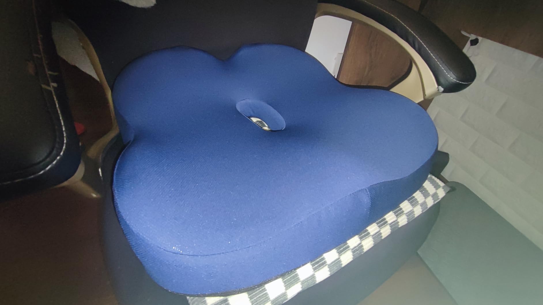 HUANUO Ergonomic Seat Cushion, Memory Foam Cooling Gel Office Chair Cushion for Hip Support, Tailbone Pressure Relief, Breathable Car Seat Cushion for Home, Work, Driving customer photo 1