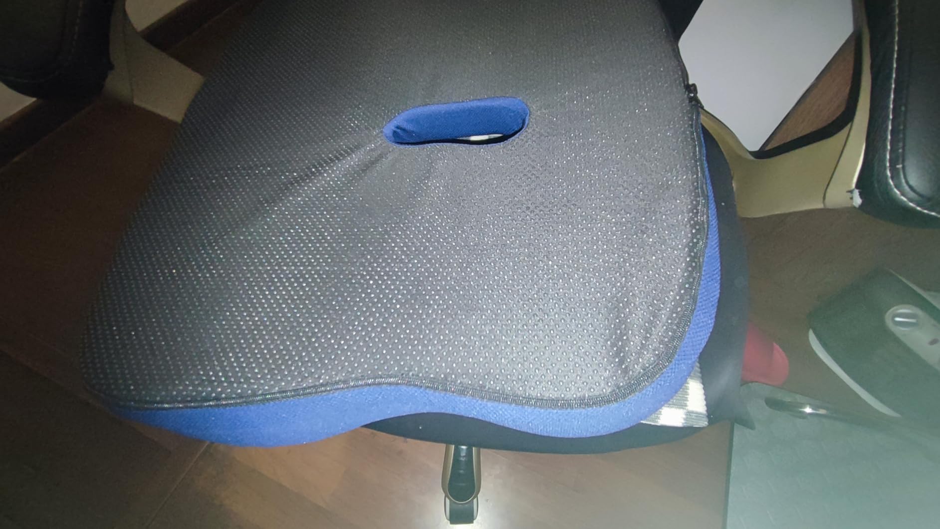HUANUO Ergonomic Seat Cushion, Memory Foam Cooling Gel Office Chair Cushion for Hip Support, Tailbone Pressure Relief, Breathable Car Seat Cushion for Home, Work, Driving customer photo 2