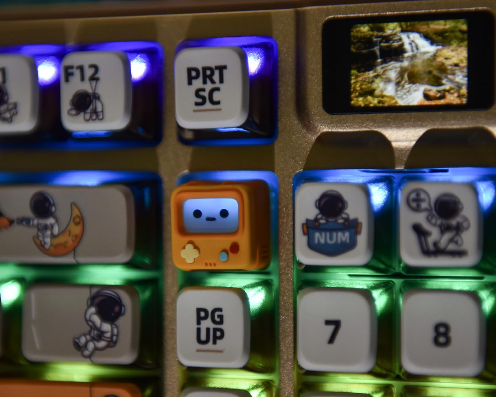 Artisan Keycaps, Cute Retro Game Consoler-Shpaed Keycaps, Shine Through Resin Handmade, Single 1U Replace Key for ESC Key Mechanical Keyboard customer photo 2