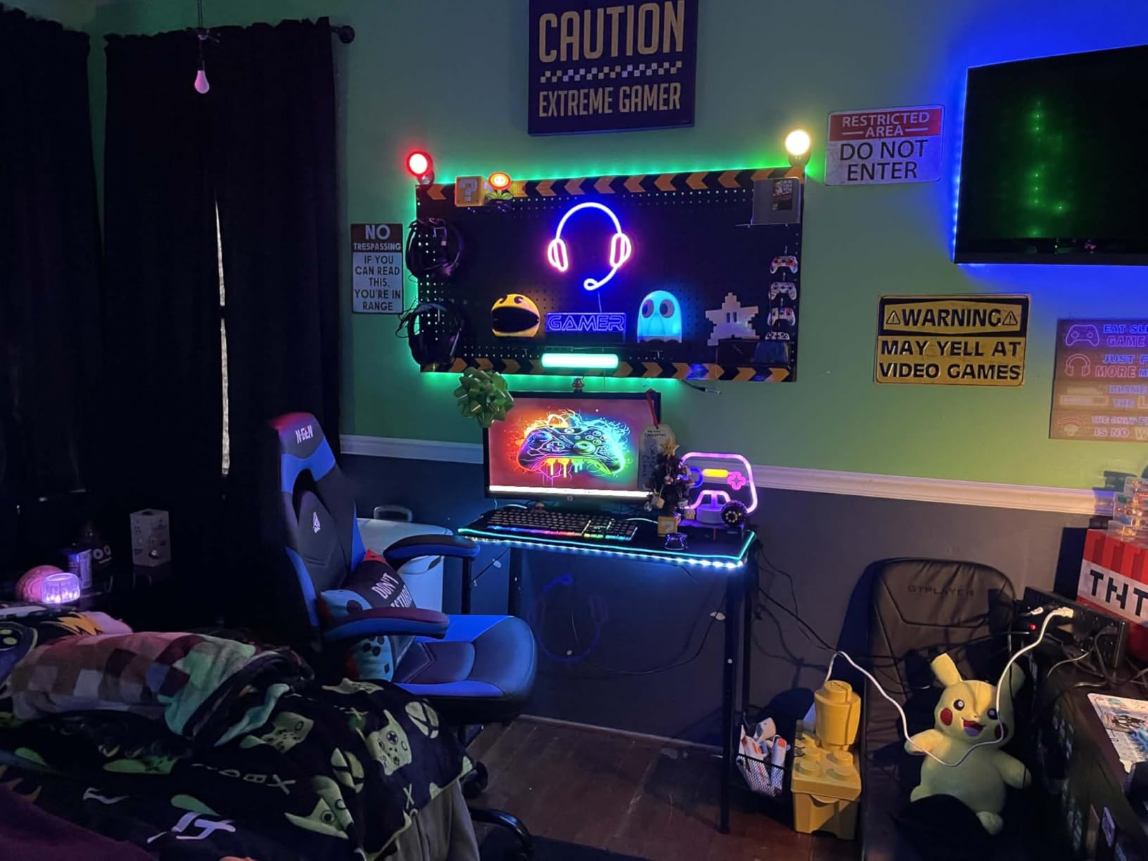 Lenovo ThinkCentre M700 Tiny Desktop PC with 24