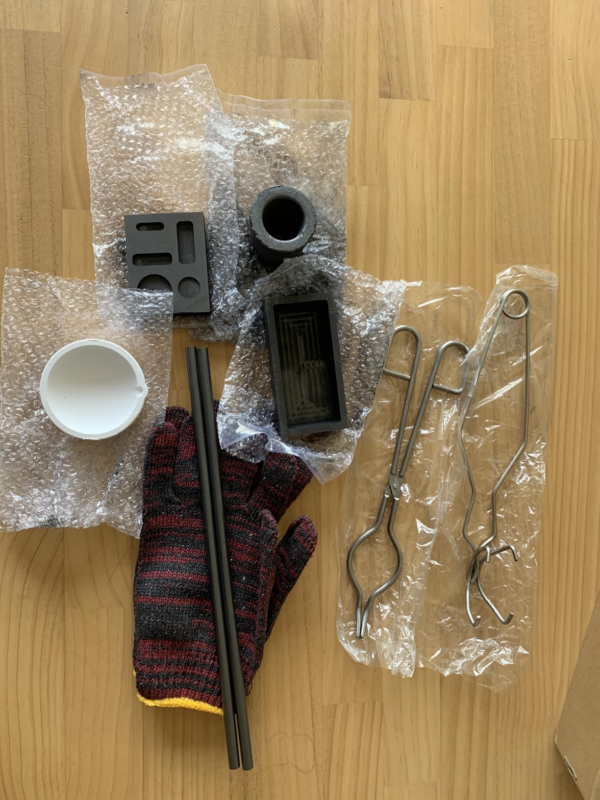 Coitak 9 Pieces Graphite Torch Melting Casting Kit, Including 2 Crucible Stir Stick, 5-in-1 Graphite Casting Ingot Mould, Quartz Crucible, Cylindrical Graphite, A Pair of Gloves, Tong for Melt customer photo 1