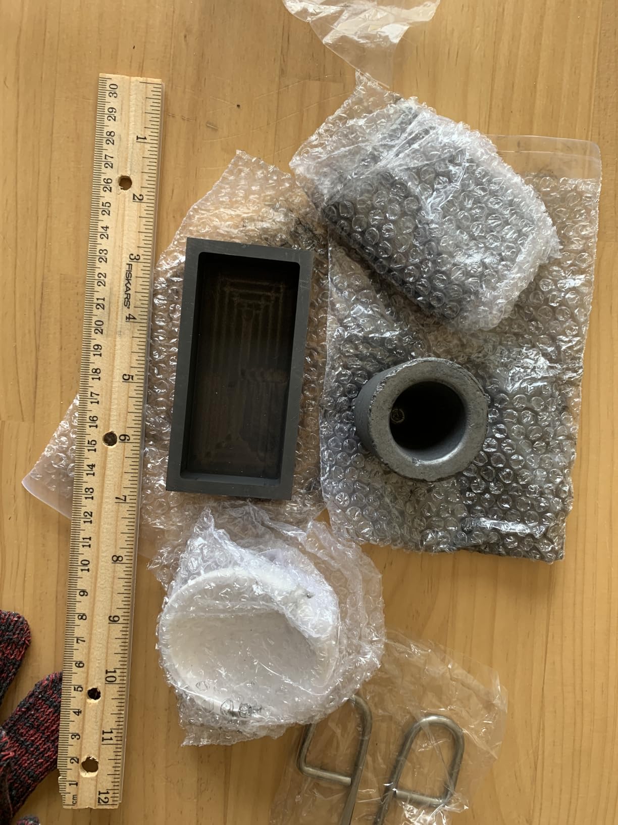 Coitak 9 Pieces Graphite Torch Melting Casting Kit, Including 2 Crucible Stir Stick, 5-in-1 Graphite Casting Ingot Mould, Quartz Crucible, Cylindrical Graphite, A Pair of Gloves, Tong for Melt customer photo 2