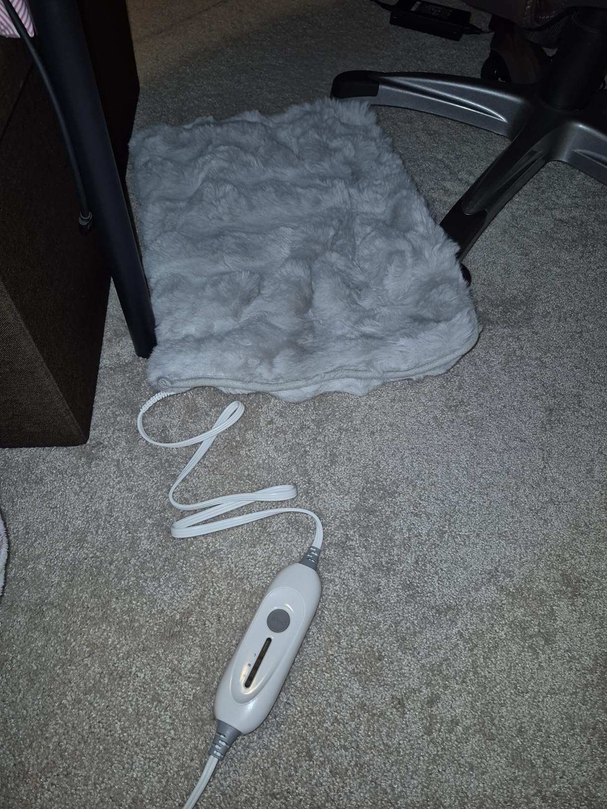 Electric Foot Warmer, Luxury Faux Fur Heating Pad for Feet Pain Relief Cramp, Heated Foot Warmer for Under Desk & Bed with 3 Heat Settings & 2H Auto-Off, ETL Certified customer photo 2