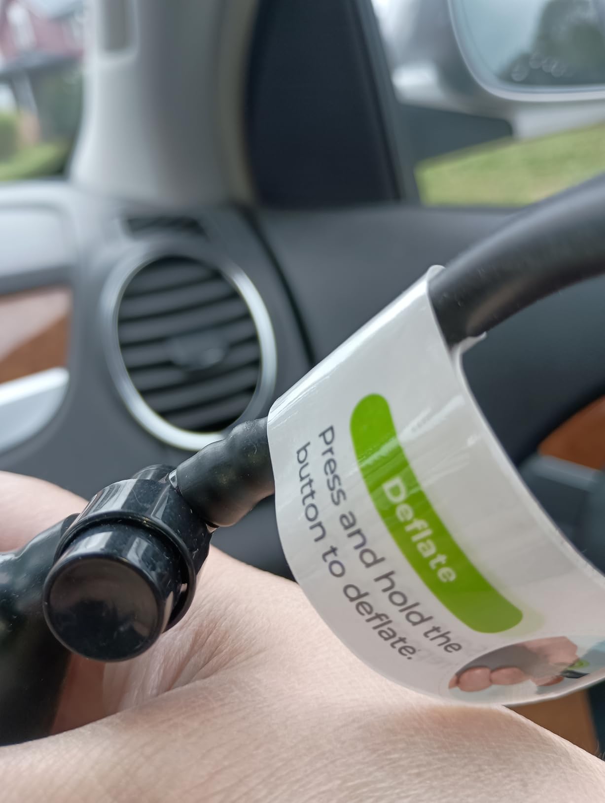 AUVON Inflatable Neck Stretcher for Cervical Traction, Cervical Stretcher with 3-Layer Design in Varying Sizes for Instant Relief, Neck Brace Pillow for Neck Support, Decompression Home Use, L Size customer photo 1