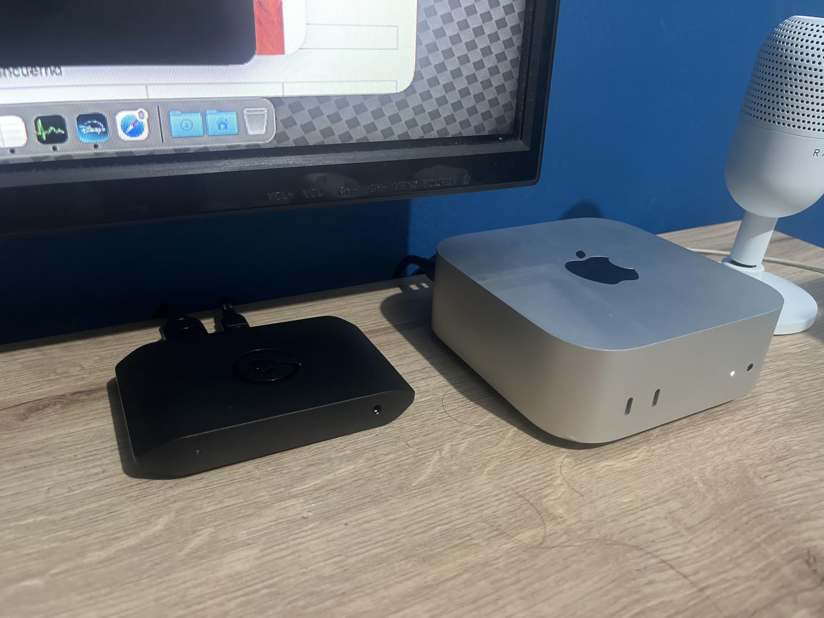 Elgato 4K S - External Capture Card for PS5, Xbox Series X/S, Switch 2, PC, Mac, iPad | 4K60, 1440p120, or 1080p240 Passthrough and Capture customer photo 1