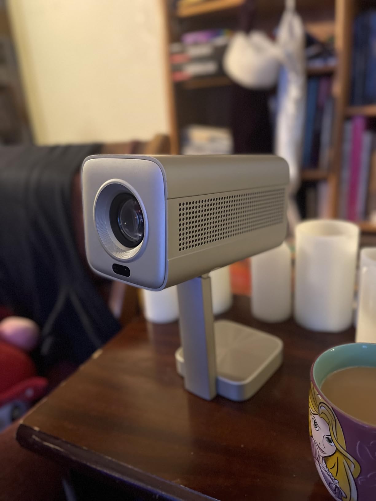 [Officially-Licensed APP & DoIby Audio] Smart Mini Projector with WiFi and Bluetooth, VOPLLS Portable Outdoor Projector 4K Support with TOF Real-Time Focus, Native 1080P Home Movie Projector customer photo 1