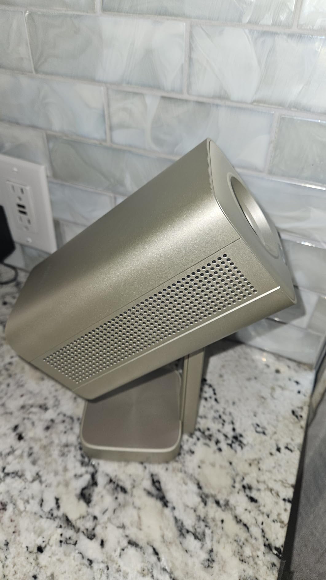 [Officially-Licensed APP & DoIby Audio] Smart Mini Projector with WiFi and Bluetooth, VOPLLS Portable Outdoor Projector 4K Support with TOF Real-Time Focus, Native 1080P Home Movie Projector customer photo 2