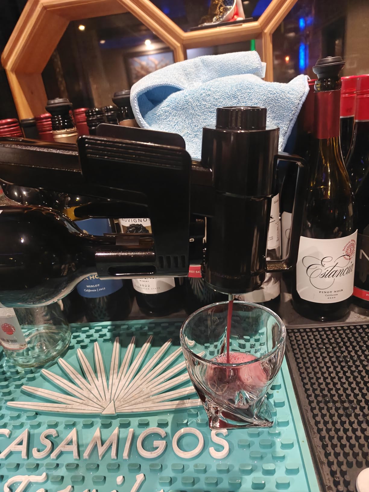 SKEOS Electric Wine Opener, Needle Piercing Vacuum Wine Bottle Opener for Smooth Extraction, No Cork Damage, Vacuum Seal Freshness, Perfect for Wine Lovers, Black customer photo 1