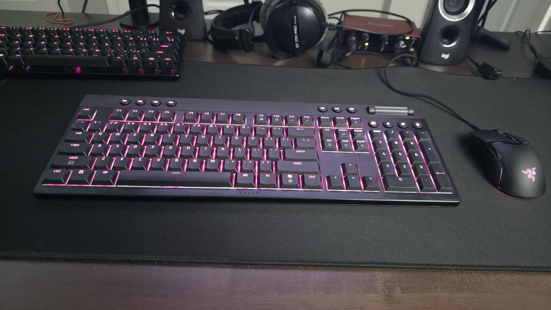BlackWidow V4 Low Profile HyperSpeed Wireless Gaming Keyboard: Yellow Mechanical Switches - 2.4GHz Wireless & Bluetooth - Multi-Function Roller - 11 Control Buttons - Long Battery Life customer photo 2
