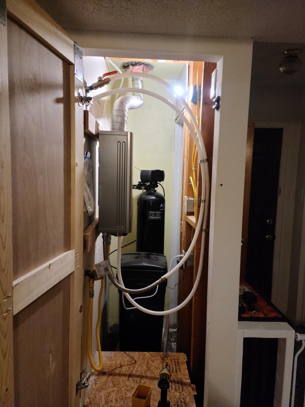APUS Natural Gas Tankless Water Heater 140,000 BTU Indoor Installation Up to 6.8 GPM, Zero Cold Water for Technology Instant Hot Water on Demand, Smart Wi-Fi App Control customer photo 2